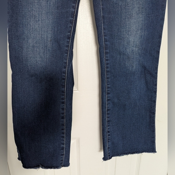 Kenneth Cole Women's (Size 27) Stretch Denim Cropped Lined Jeans - Picture 6 of 16